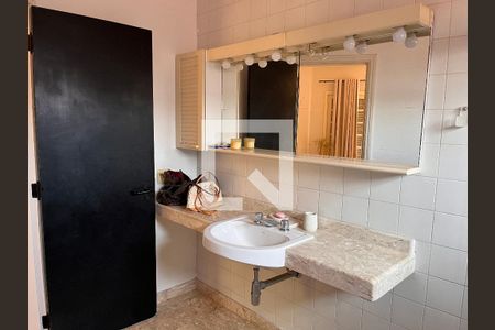 Casa à venda com 460m², 4 quartos e 4 vagasBanheiro 01