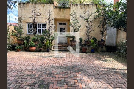 Casa à venda com 460m², 4 quartos e 4 vagasFachada