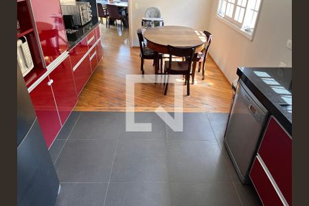 Casa à venda com 460m², 4 quartos e 4 vagasCozinha