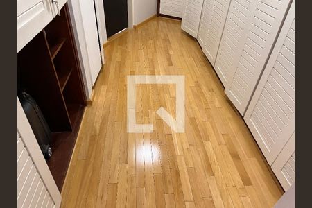 Casa à venda com 460m², 4 quartos e 4 vagasCloset