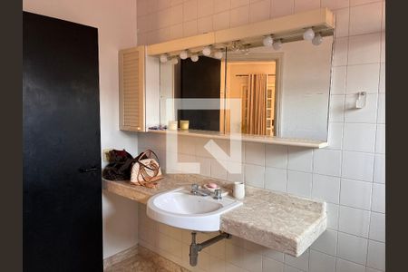 Casa à venda com 460m², 4 quartos e 4 vagasBanheiro 01