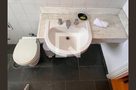 Casa à venda com 460m², 4 quartos e 4 vagasBanheiro 02