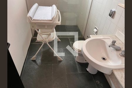 Casa à venda com 460m², 4 quartos e 4 vagasBanheiro 02