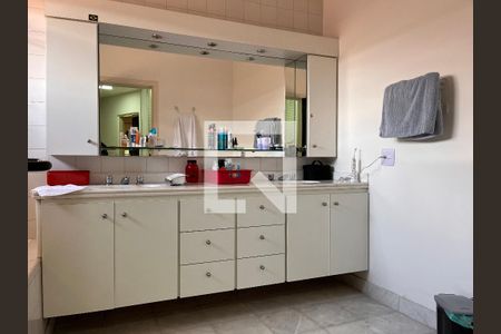 Casa à venda com 460m², 4 quartos e 4 vagasBanheiro 03