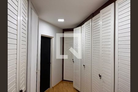 Casa à venda com 460m², 4 quartos e 4 vagasCloset