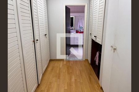 Casa à venda com 460m², 4 quartos e 4 vagasCloset