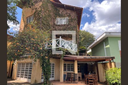 Casa à venda com 460m², 4 quartos e 4 vagasFachada dos fundos