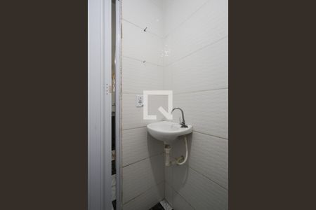 Banheiro de casa para alugar com 1 quarto, 40m² em Vila Santista, São Paulo