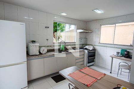 Casa à venda com 190m², 4 quartos e 3 vagas Casa à venda com 190m², 4 quartos e 3 vagasCozinha