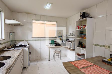 Casa à venda com 190m², 4 quartos e 3 vagas Casa à venda com 190m², 4 quartos e 3 vagasCozinha