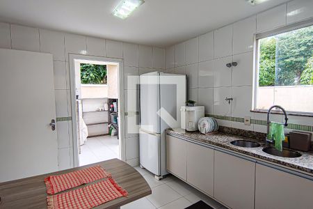 Casa à venda com 190m², 4 quartos e 3 vagas Casa à venda com 190m², 4 quartos e 3 vagasCozinha