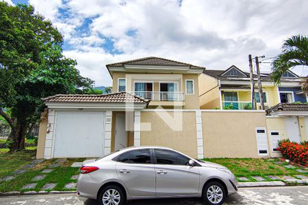 Casa à venda com 190m², 4 quartos e 3 vagas Casa à venda com 190m², 4 quartos e 3 vagasFachada da Casa