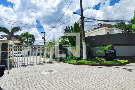 Casa à venda com 190m², 4 quartos e 3 vagas Casa à venda com 190m², 4 quartos e 3 vagasFachada do Condomínio