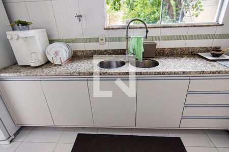 Casa à venda com 190m², 4 quartos e 3 vagas Casa à venda com 190m², 4 quartos e 3 vagasCozinha