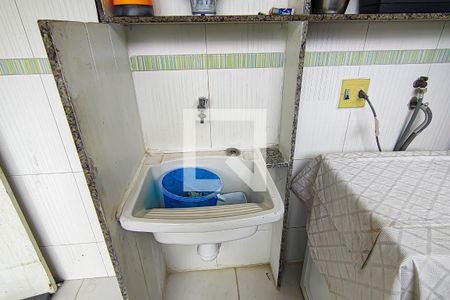 Casa à venda com 190m², 4 quartos e 3 vagas Casa à venda com 190m², 4 quartos e 3 vagasÁrea de Serviço