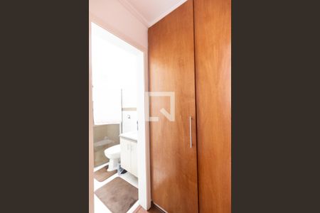 Casa de condomínio à venda com 289m², 3 quartos e 4 vagas Casa de condomínio à venda com 289m², 3 quartos e 4 vagasCloset