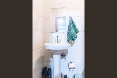 Casa de condomínio à venda com 289m², 3 quartos e 4 vagas Casa de condomínio à venda com 289m², 3 quartos e 4 vagasBanheiro de serviço 1