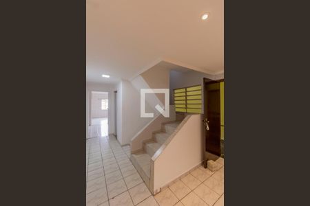 Escada  de casa para alugar com 4 quartos, 150m² em Vila Campanela, São Paulo