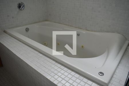 Banheiro da Suíte de apartamento para alugar com 4 quartos, 190m² em Água Verde, Curitiba