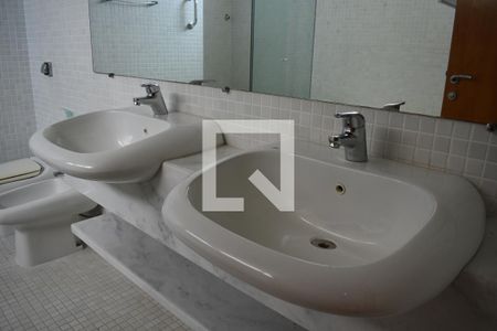Banheiro da Suíte de apartamento para alugar com 4 quartos, 190m² em Água Verde, Curitiba