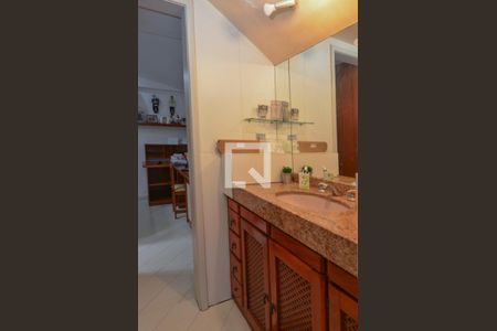 Casa à venda com 500m², 7 quartos e 6 vagasBanheiro das suites 3 e 4