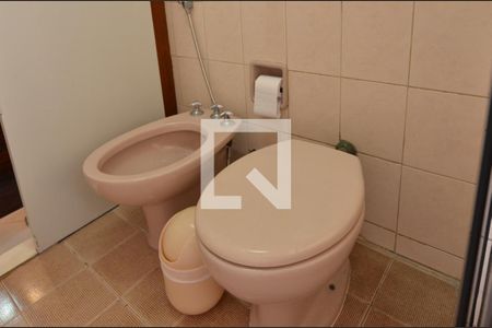 Casa à venda com 500m², 7 quartos e 6 vagasBanheiro das suites 3 e 4