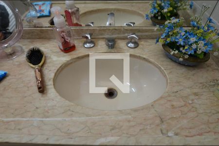 Casa à venda com 500m², 7 quartos e 6 vagasBanheiro da Suíte 2