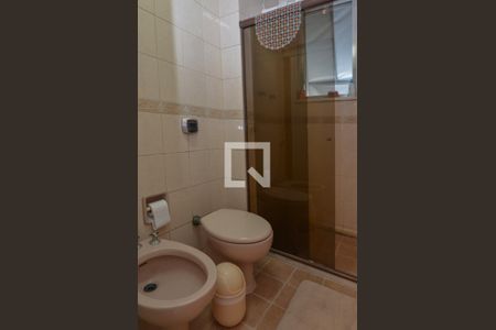 Casa à venda com 500m², 7 quartos e 6 vagasBanheiro das suites 3 e 4