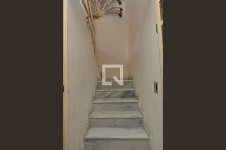 Casa à venda com 500m², 7 quartos e 6 vagasEscada