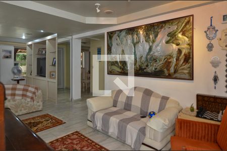 sala de estar de casa à venda com 7 quartos, 500m² em Recreio dos Bandeirantes, Rio de Janeiro