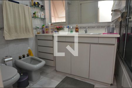 Casa à venda com 500m², 7 quartos e 6 vagasBanheiro da suíte 1