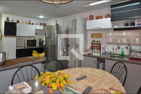 Casa à venda com 500m², 7 quartos e 6 vagasCozinha