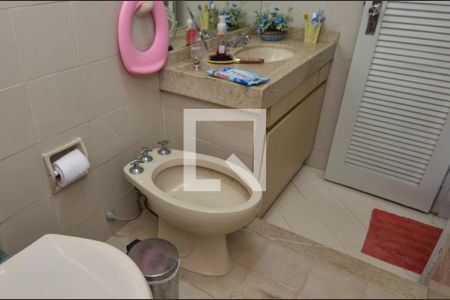 Casa à venda com 500m², 7 quartos e 6 vagasBanheiro da Suíte 2