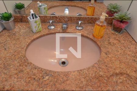 Casa à venda com 500m², 7 quartos e 6 vagasBanheiro das suites 3 e 4