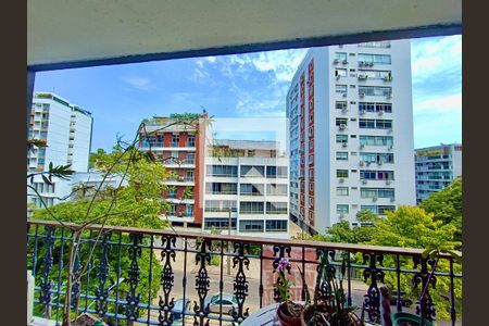 Sala vista  de apartamento à venda com 4 quartos, 173m² em Lagoa, Rio de Janeiro