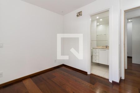 Suíte de apartamento para alugar com 2 quartos, 100m² em Vila Olímpia, São Paulo