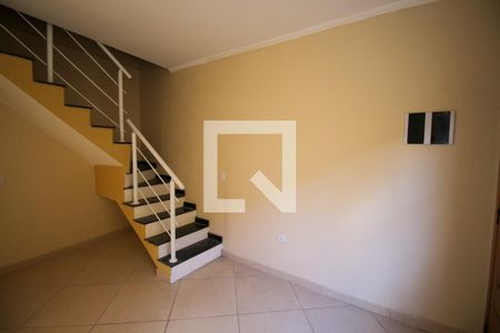 Sala de casa de condomínio para alugar com 2 quartos, 73m² em Vila Jacuí, São Paulo