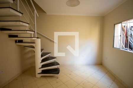 Sala de casa de condomínio para alugar com 2 quartos, 72m² em Vila Jacuí, São Paulo
