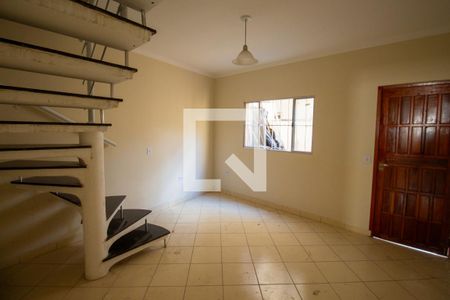 Sala de casa de condomínio para alugar com 2 quartos, 72m² em Vila Jacuí, São Paulo