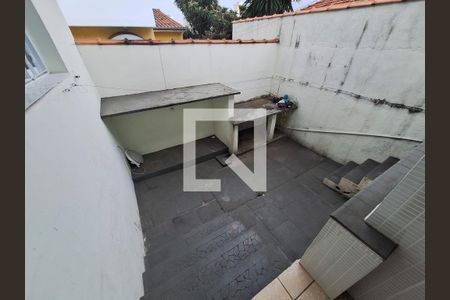 Casa à venda com 200m², 4 quartos e 4 vagasQuintal casa 2