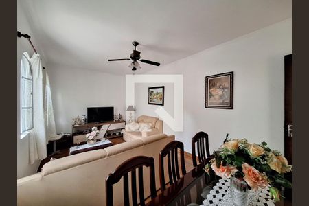 Casa à venda com 200m², 4 quartos e 4 vagasSala casa 1