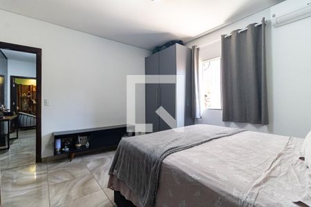 Casa à venda com 300m², 3 quartos e 3 vagas Casa à venda com 300m², 3 quartos e 3 vagasQuarto 1 da Casa 2