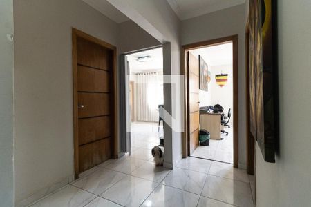 Corredor Interno da Casa 1 de casa à venda com 5 quartos, 300m² em Vila Brasilio Machado, São Paulo