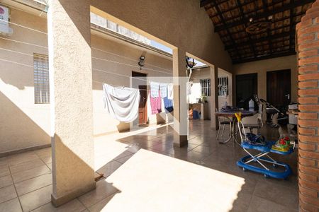 Casa à venda com 300m², 3 quartos e 3 vagas Casa à venda com 300m², 3 quartos e 3 vagasQuintal da Casa 2