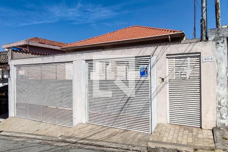 Casa à venda com 300m², 3 quartos e 3 vagas Casa à venda com 300m², 3 quartos e 3 vagasFachada