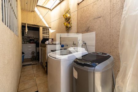 Casa à venda com 300m², 3 quartos e 3 vagas Casa à venda com 300m², 3 quartos e 3 vagasLavanderia da Casa 1