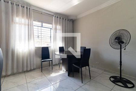 Casa à venda com 300m², 3 quartos e 3 vagas Casa à venda com 300m², 3 quartos e 3 vagasSala de Estar da Casa 1