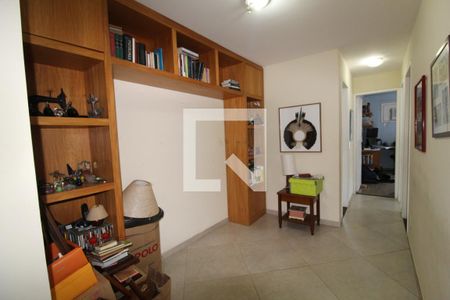 Hall da sala para os quartos de apartamento à venda com 4 quartos, 149m² em Anil, Rio de Janeiro