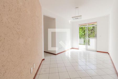 Apartamento para alugar com 2 quartos, 64m² em Praia Comprida, São José