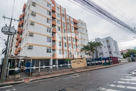 Fachada  de apartamento para alugar com 2 quartos, 64m² em Praia Comprida, São José